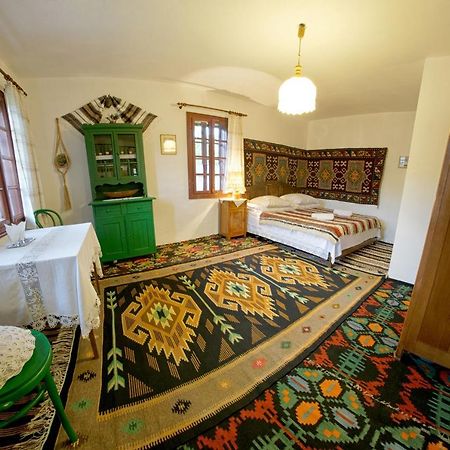 バマ Casa Bunicii Din Bucovinaヴィラ エクステリア 写真