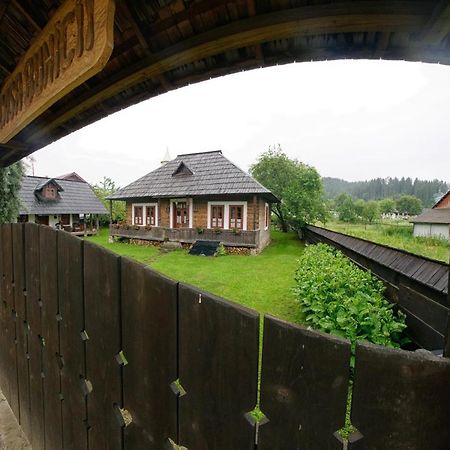 バマ Casa Bunicii Din Bucovinaヴィラ エクステリア 写真