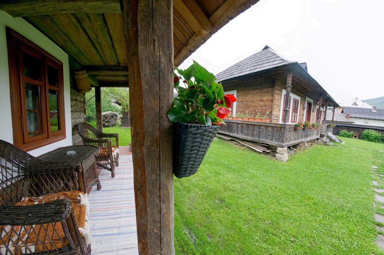 バマ Casa Bunicii Din Bucovinaヴィラ エクステリア 写真