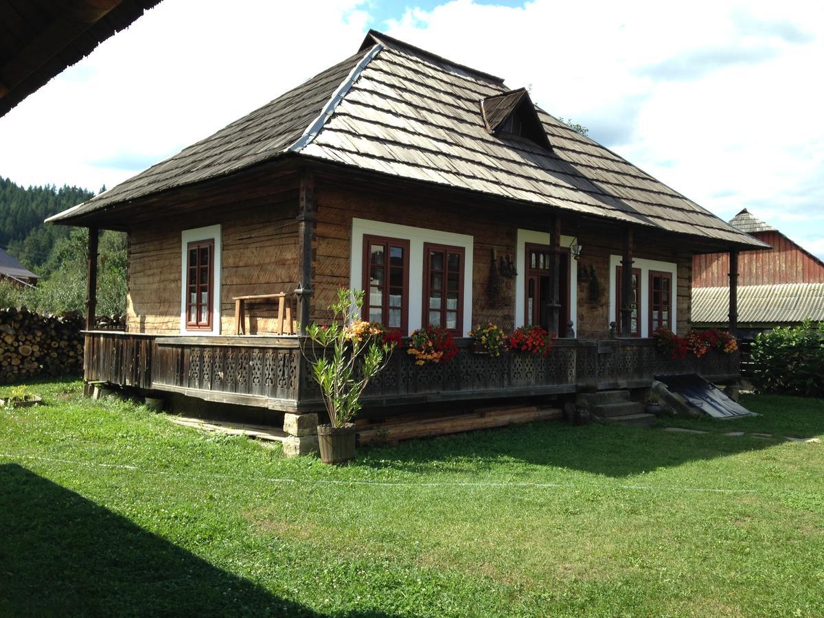 バマ Casa Bunicii Din Bucovinaヴィラ エクステリア 写真
